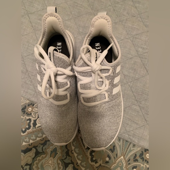 Like New Women’s Adidas Cloudfoam Sneaker - Picture 4 of 15